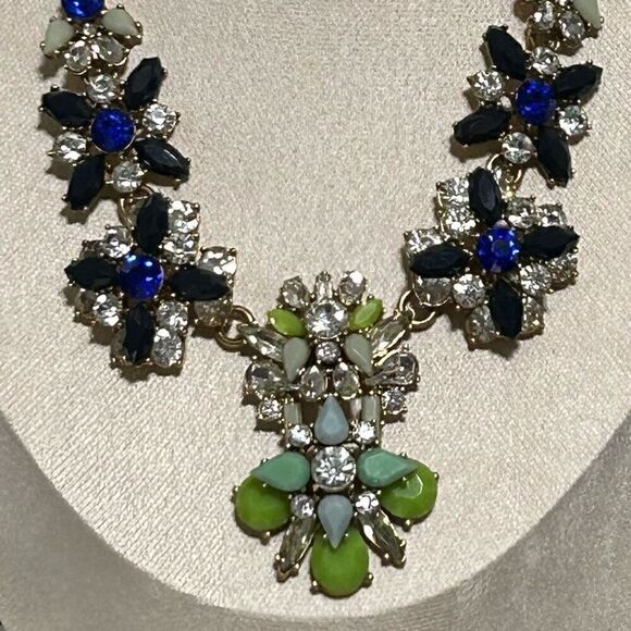 J. Crew Stunning Cluster Statement Necklace Multi Crystals & Gold Chain Signed - Picture 5 of 13